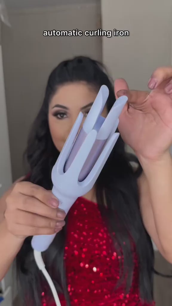 Charger la vidéo : &lt;p&gt;&lt;strong&gt;Elle a testé le boucleur automatique NYA CURLEA  et le résultat parle de lui-même.&lt;/strong&gt;&lt;br/&gt;&lt;br/&gt;Des boucles sublimes en quelques secondes, sans effort.&lt;br/&gt;&lt;br/&gt;Parfait comme cadeau sous le sapin&lt;br/&gt;&lt;br/&gt;&lt;/p&gt;